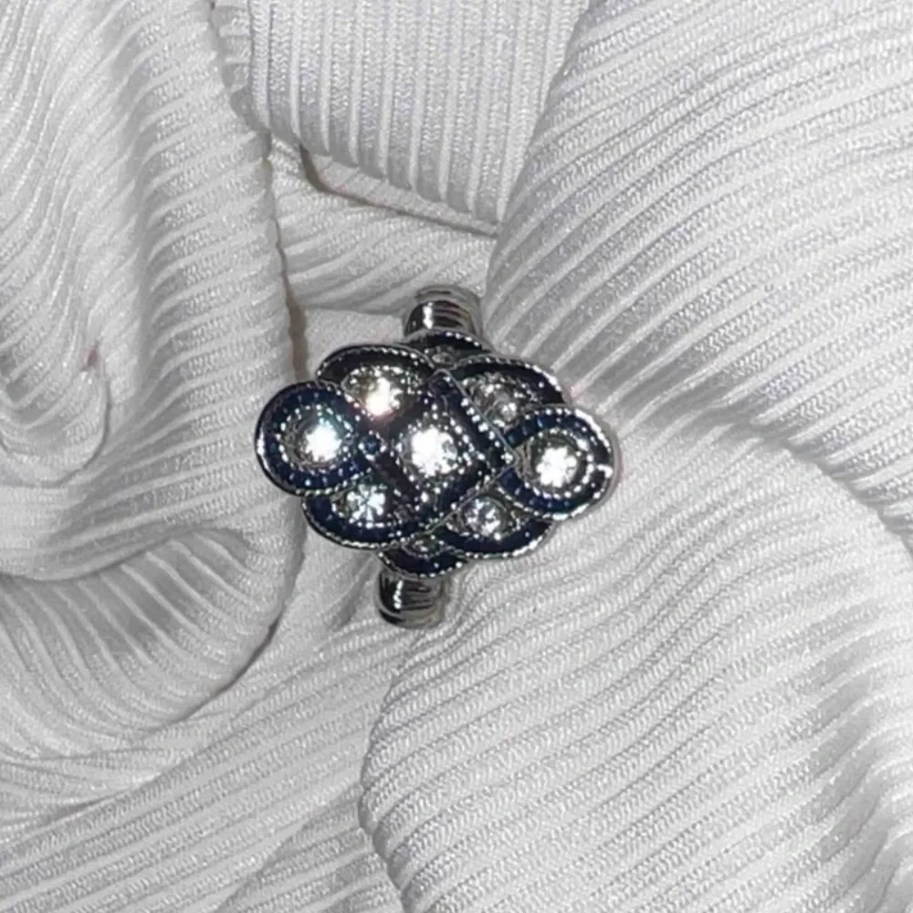 Vintage Sterling Silver Chinese Knot Blue White Sapphire Geometric Banquet Ring